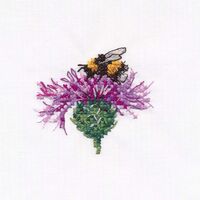Набор для вышивания на одежде "Шмель на цветке" (58х65 мм)
